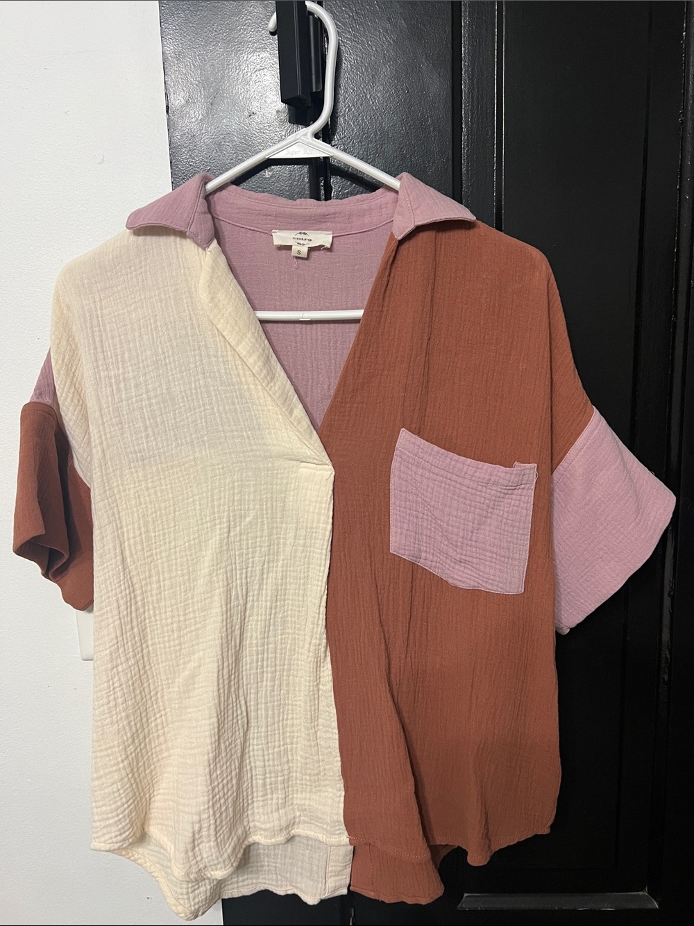 entro Colorblock Short-Sleeve Button Down Shirt in Cream, Rust & Dusty Pink